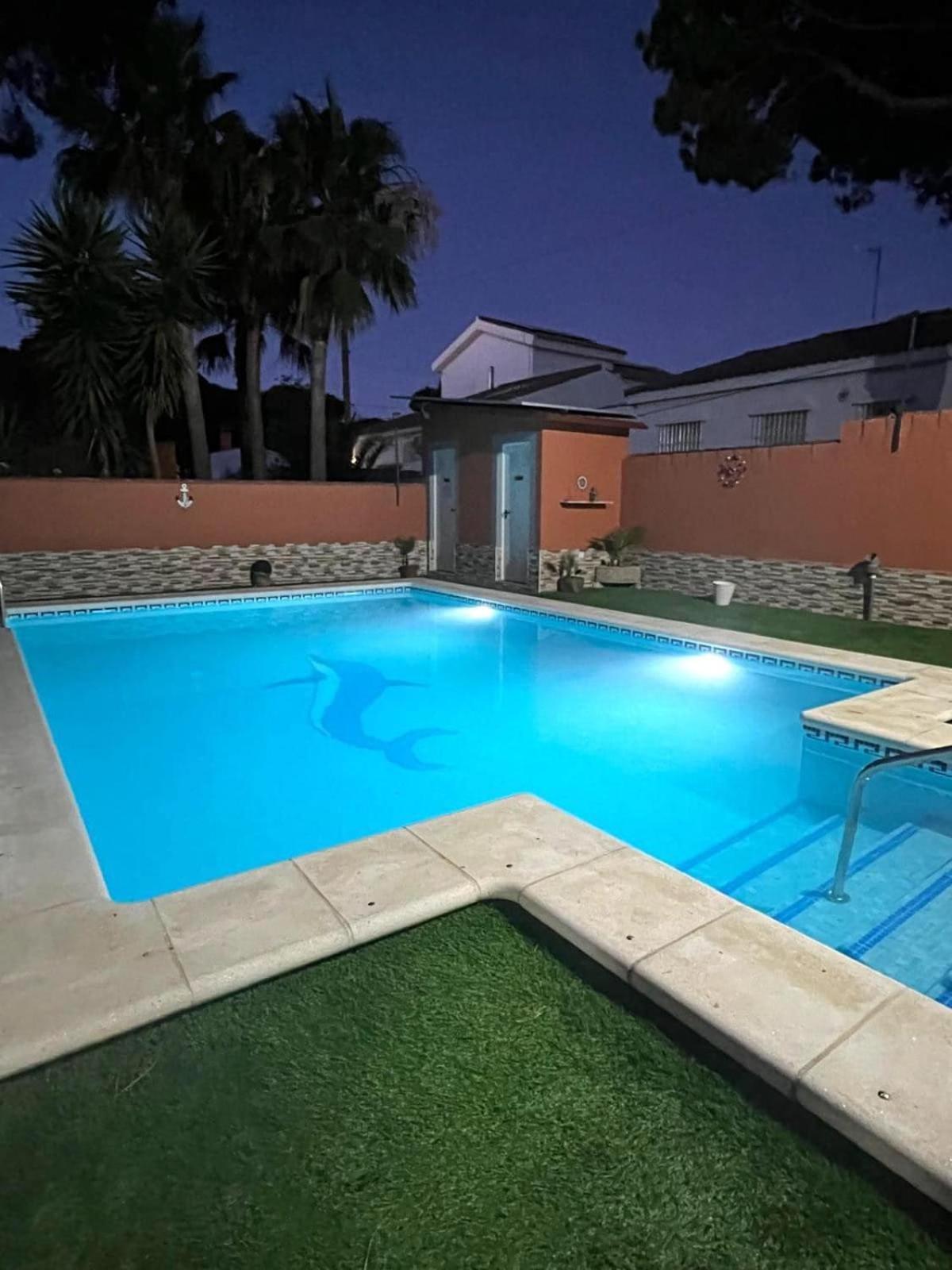 Chalet Los Pinos Con Piscina Privada Novo Sancti Petri Kültér fotó