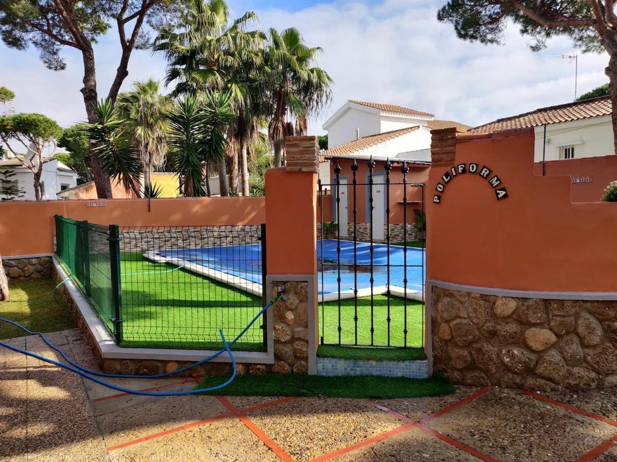 Chalet Los Pinos Con Piscina Privada Novo Sancti Petri Kültér fotó